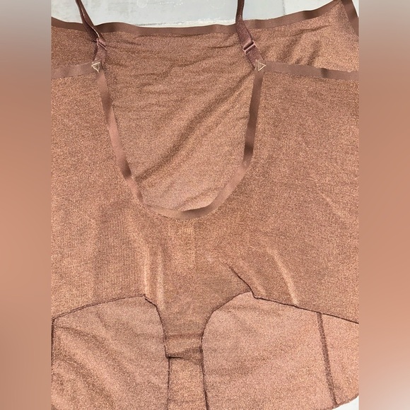 NEW SKIMS sheer sculpt low back thong bodysuit - Picture 4 of 5